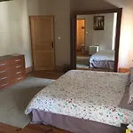 Les Cygnes Noirs Bed & Breakfast 4*