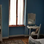 Les Cygnes Noirs Bed & Breakfast 4*