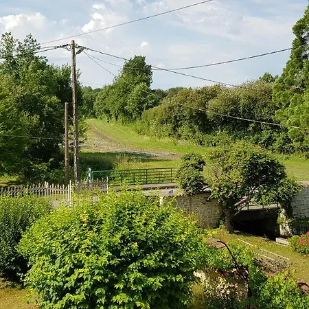 Les Cygnes Noirs Bed & Breakfast 4*