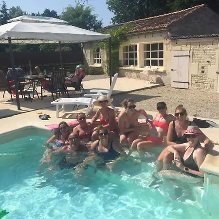 Les Cygnes Noirs ベッド・アンド・ブレックファスト オジャック