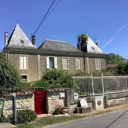 Les Cygnes Noirs ベッド・アンド・ブレックファスト 4*