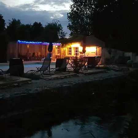 Les Cygnes Noirs Aujac (Charente-Maritime)