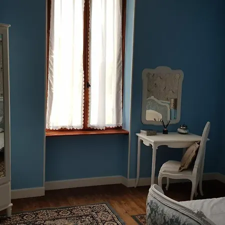 Les Cygnes Noirs Bed & Breakfast 4*