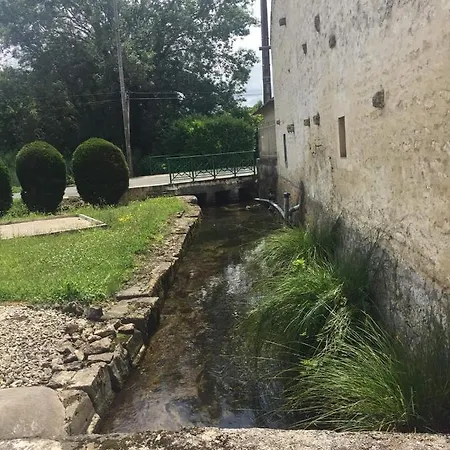 Les Cygnes Noirs Bed & Breakfast 4*