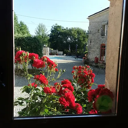 Les Cygnes Noirs Bed & Breakfast Aujac (Charente-Maritime)