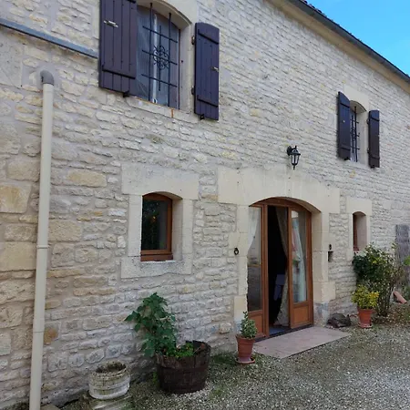 Les Cygnes Noirs Bed & Breakfast 4*