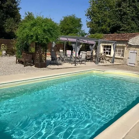 Bed & Breakfast Les Cygnes Noirs Aujac (Charente-Maritime)