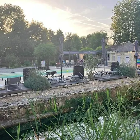 Les Cygnes Noirs ベッド・アンド・ブレックファスト 4*