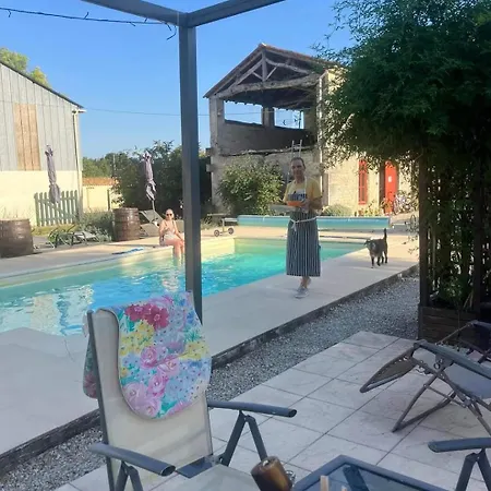 Bed and breakfast Les Cygnes Noirs Aujac (Charente-Maritime)
