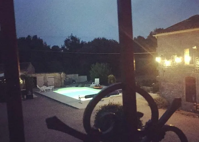 Les Cygnes Noirs Bed and Breakfast 4*