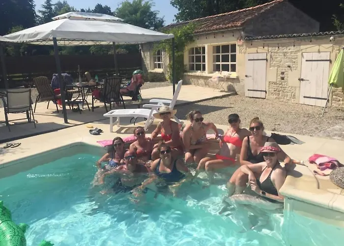 Les Cygnes Noirs Bed and Breakfast Aujac (Charente-Maritime)