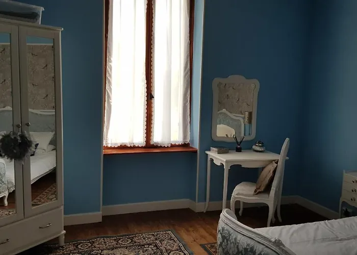 Les Cygnes Noirs Bed and Breakfast 4*