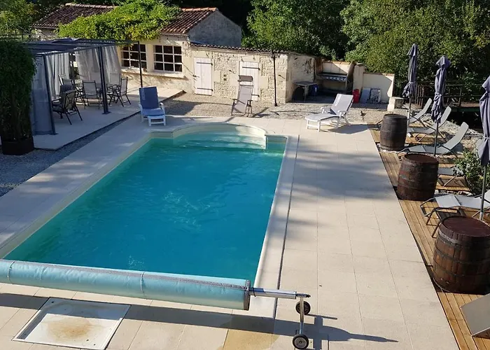 Les Cygnes Noirs Aujac (Charente-Maritime)