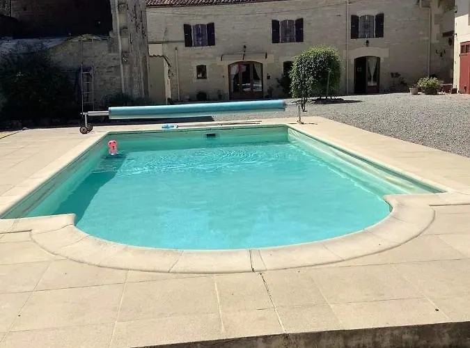 Les Cygnes Noirs Aujac (Charente-Maritime)