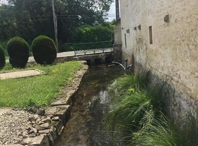 Les Cygnes Noirs Bed and Breakfast 4*