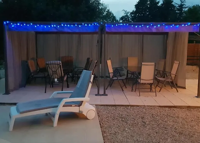 Les Cygnes Noirs Bed and Breakfast 4*