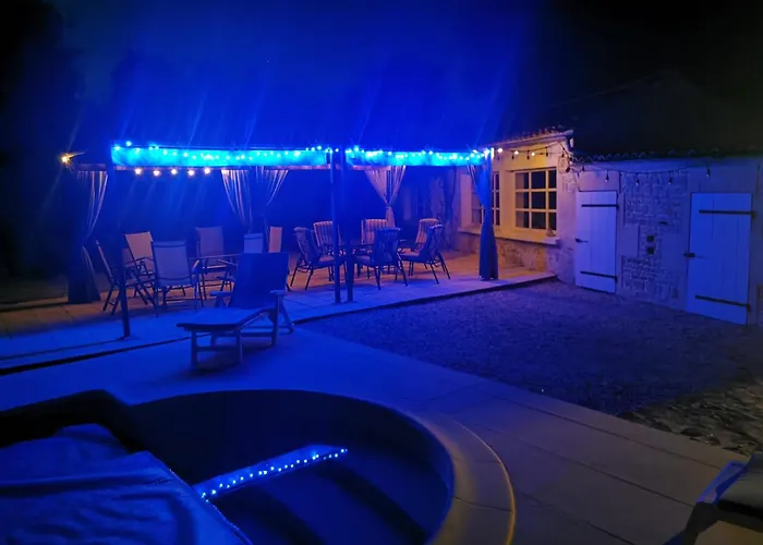 Les Cygnes Noirs Bed and Breakfast 4*