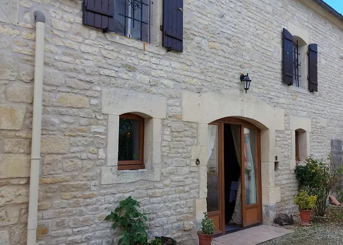 Les Cygnes Noirs Bed and Breakfast 4*