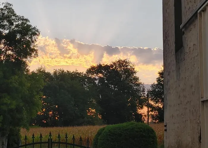 Les Cygnes Noirs Bed and Breakfast 4*