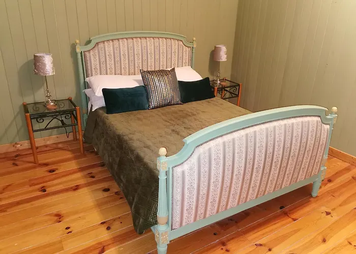 Les Cygnes Noirs Bed and Breakfast 4*