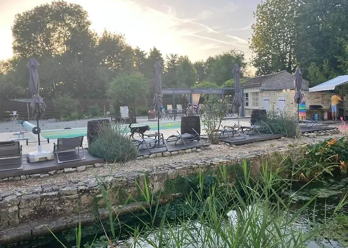 Les Cygnes Noirs Bed and Breakfast 4*