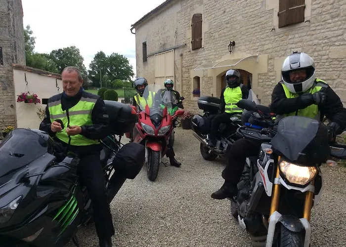 Les Cygnes Noirs Bed and Breakfast Aujac (Charente-Maritime)
